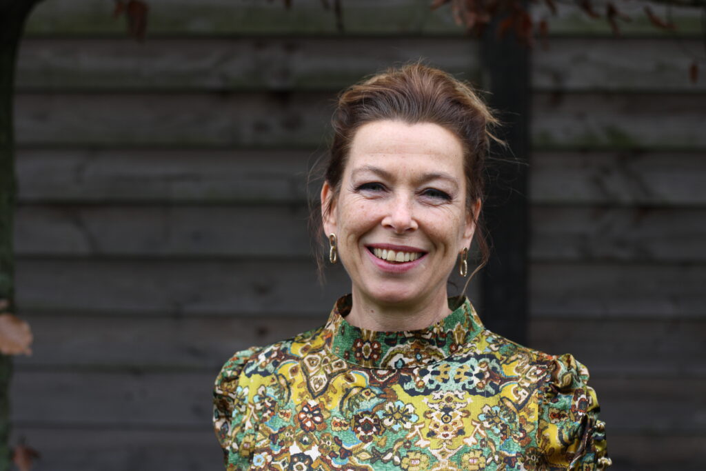 Yvonne van ConnectY voor studiebegeleiding en marketingcommunicatie